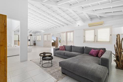 crown_villas_19-true_media_culture-04